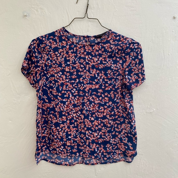 Banana Republic • Short Sleeve Blouse - Picture 1 of 3